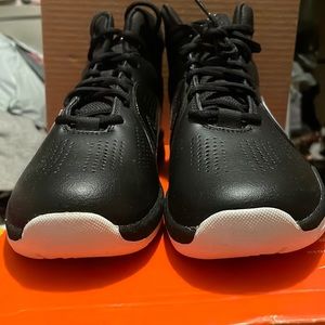 Brand New Nike Team Hustle D6